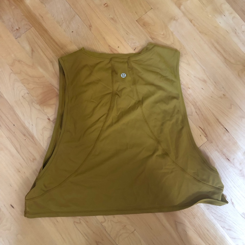 Cropped lululemon workout top! - Picture 2 of 2